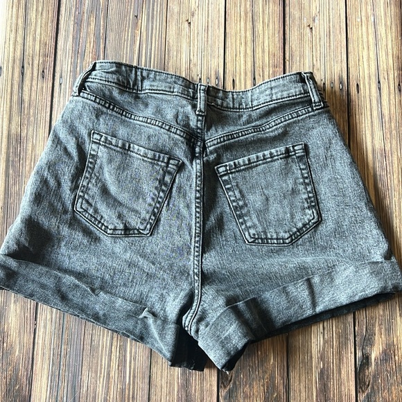 Wild Fable Super High-Rise Rolled Cuff Gray Shorts 4 - Picture 2 of 3